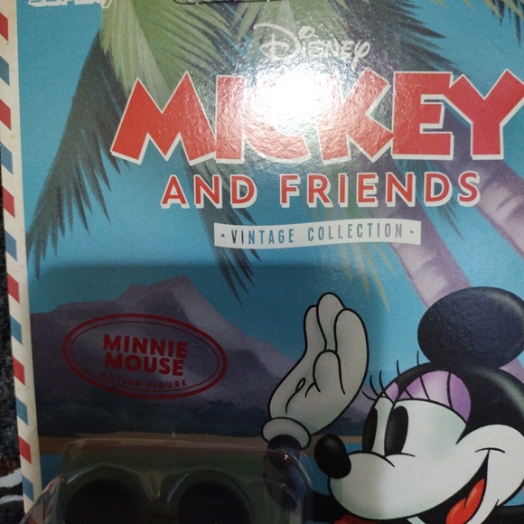 Super 7 action figure. Minnie Mouse Hawaiian vacation. New in package. - Picture 5 of 5